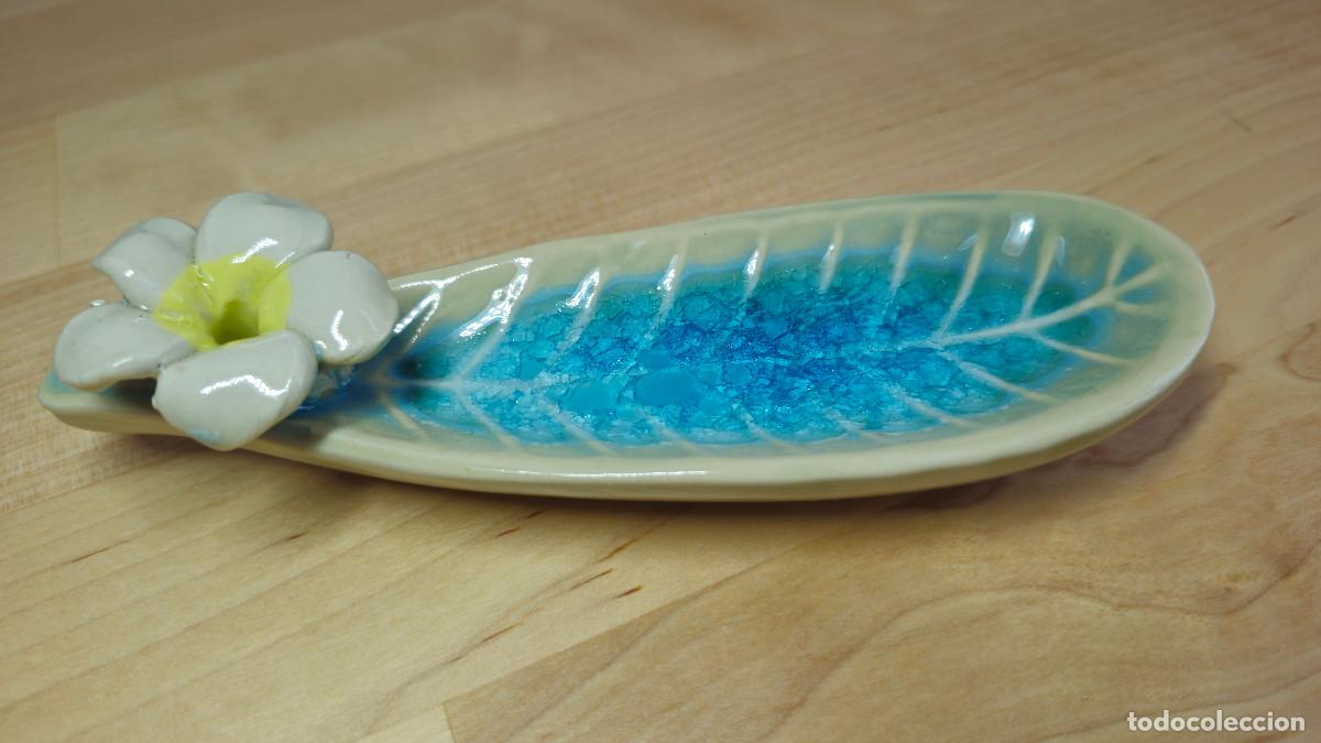 Nuevo: Incensario Ceramica Hoja y Flor Color Agua Celeste