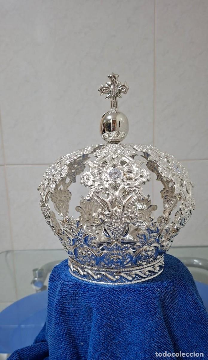 Nuevo: Corona para Virgen. Bronce ba&ntilde;ado en plata con circones incrustados.