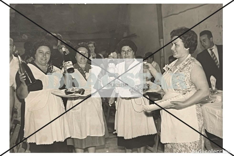 Nuevo: GRUPO DE SE&Ntilde;ORAS EN UN CONCURSO DE PASTELERIA A&Ntilde;OS 50 C 79