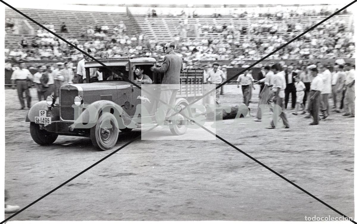Nuevo: AUTOS DE CASTELL&Oacute;N EN EL RECUERDO, CAMIONETA SACANDO UN TORO DE LA PLAZA C 80