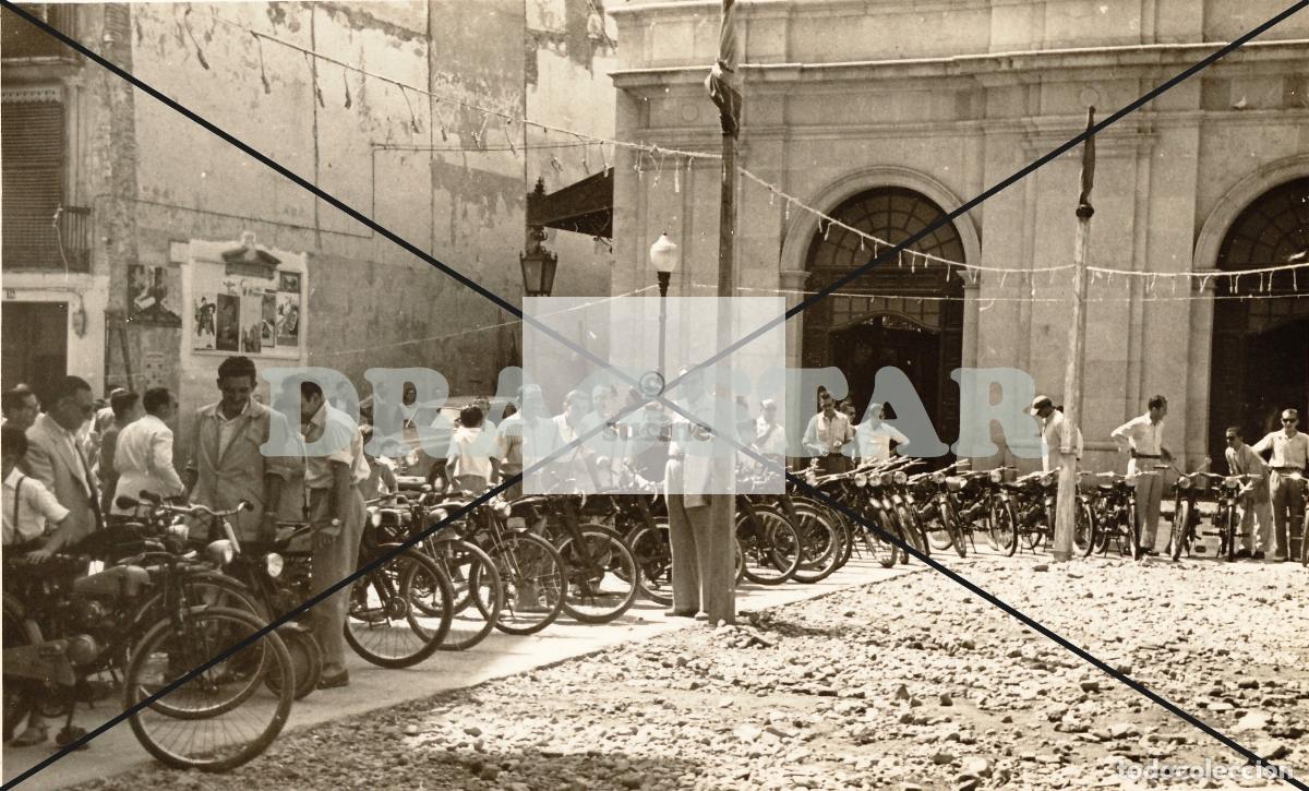 Nuevo: CONCENTRACI&Oacute;N DE MOTOS GUZI HISPANIA EN LA PLAZA MAYOR CASTELL&Oacute;N A&Ntilde;OS 60 C 80