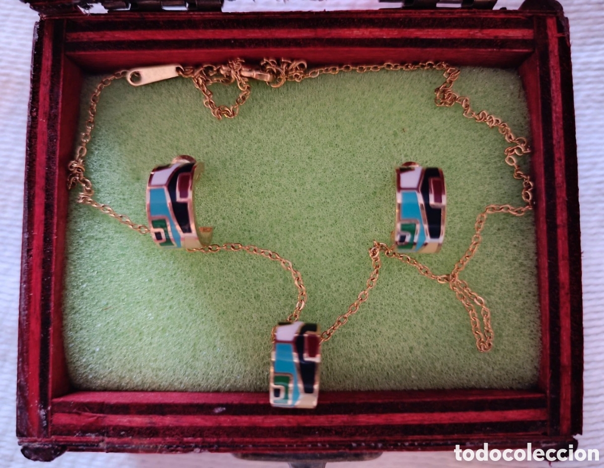 Nuevo: Conjunto de collar y pendientes dorados