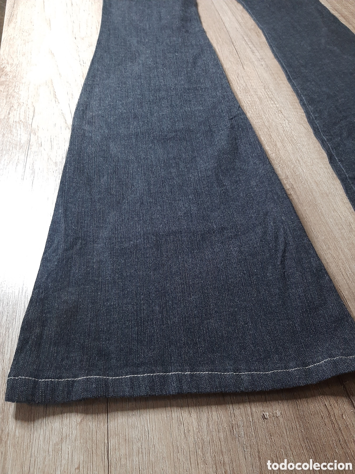 Nuevo: Pantalones Campana talla 42 - Foto 3