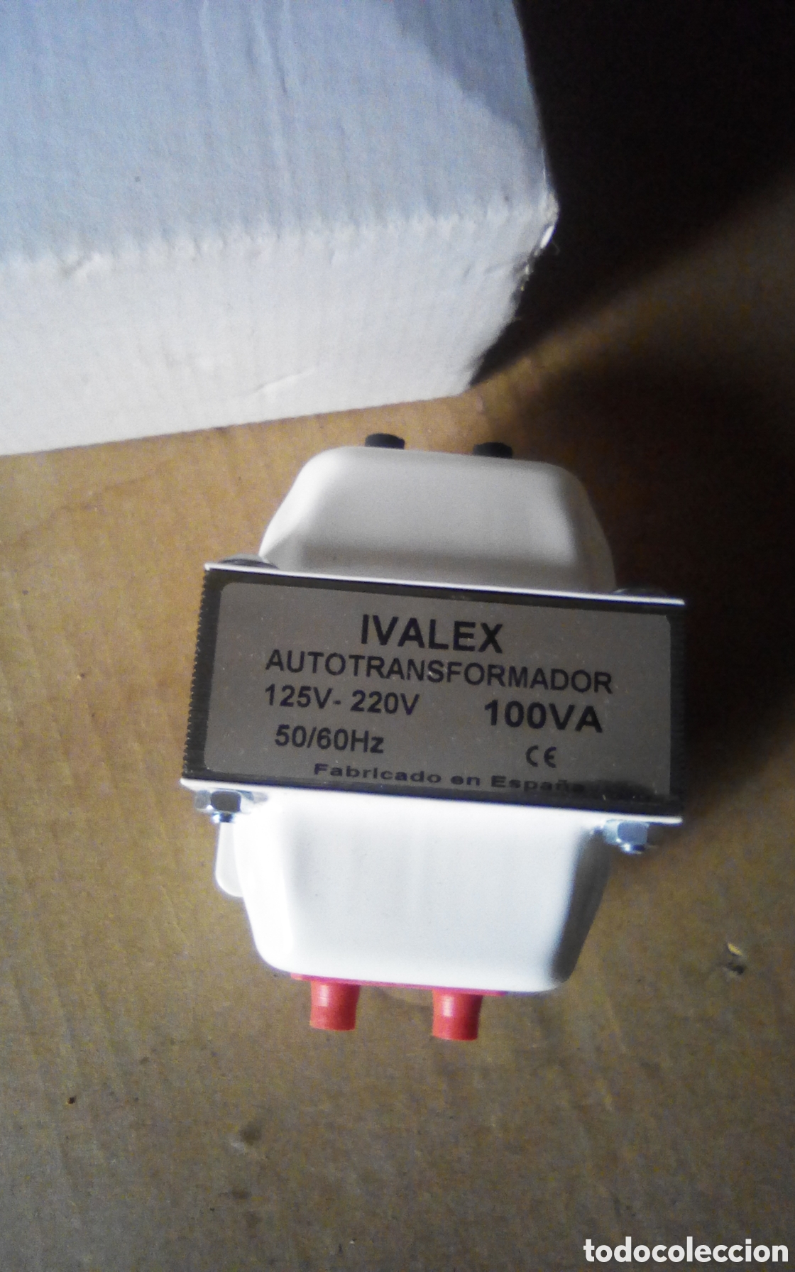 Nuevo: Autotransformador IVALEX. 125V - 220V. 100VA. 50/60Hz. Fabricado en Espa&ntilde;a. Mide 9 x 6,5 x 5,5 cm.
