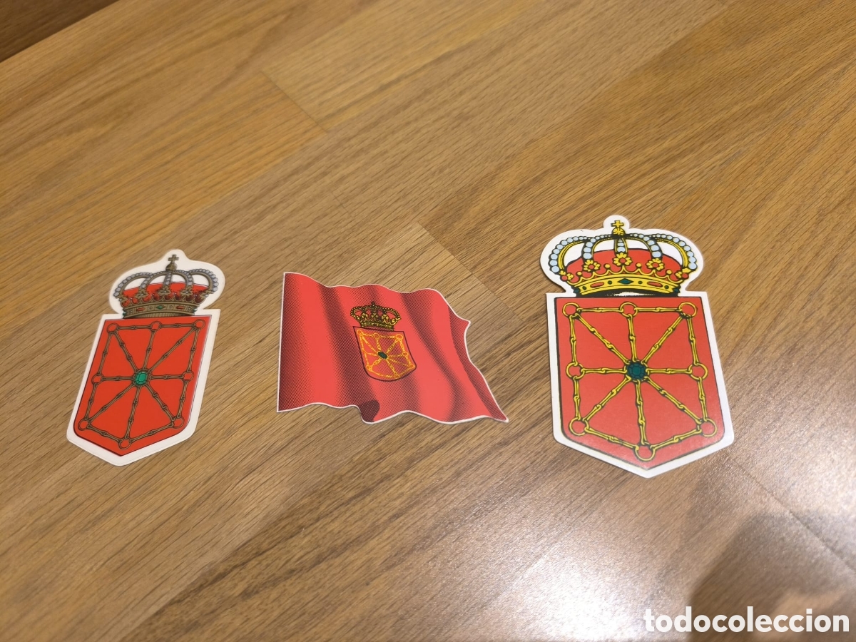 Nuevo: TRES PEGATINAS BANDERA Y ESCUDO DE NAVARRA