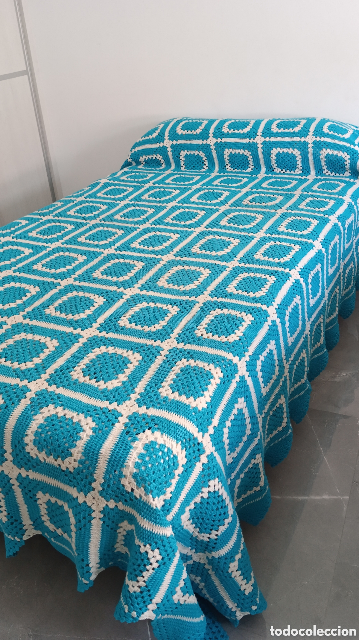 New: Colcha de lana hecha a mano azul y blanca