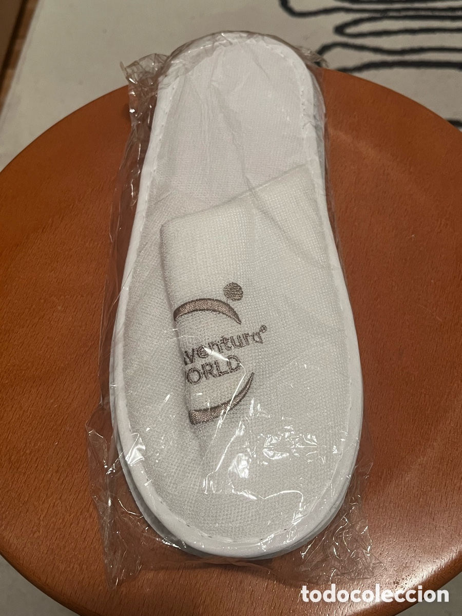 Nuevo: Zapatillas de ba&ntilde;o / ducha PORT AVENTURA WORLD bordadas. Precintadas