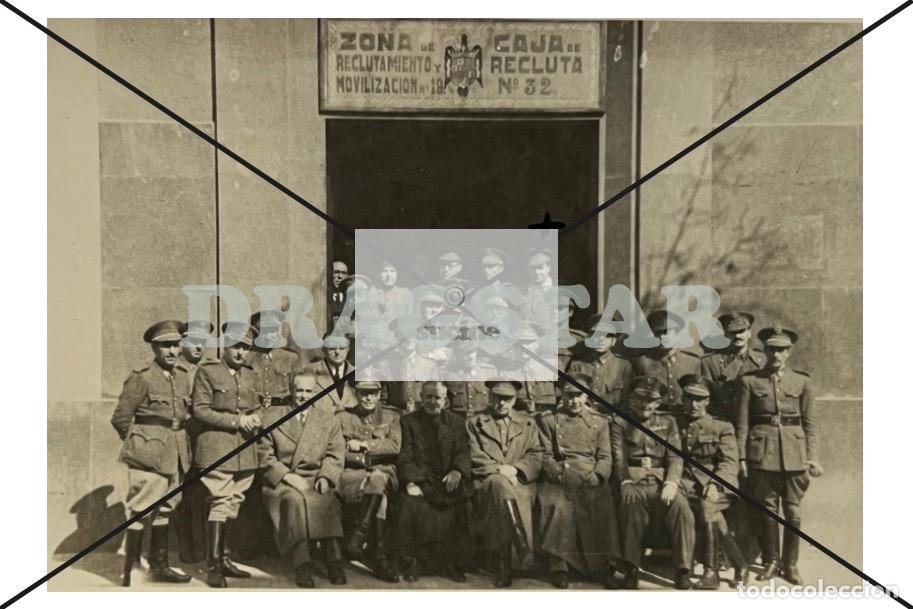 Nuevo: GRUPO DE OFICIALES EN LA CAJA DE RECLUTAS DE CASTELL&Oacute;N TD 80