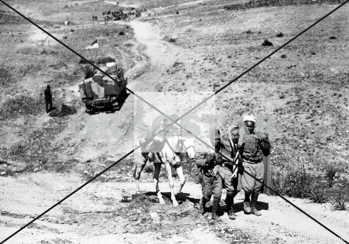 Nuevo: LA GUERRA DE ESPA&Ntilde;A EN AFRICA, SOLDADOS NATIVOS SAHARAUIS SOCORREN A UN HERIDO EN MELILLA TD 81