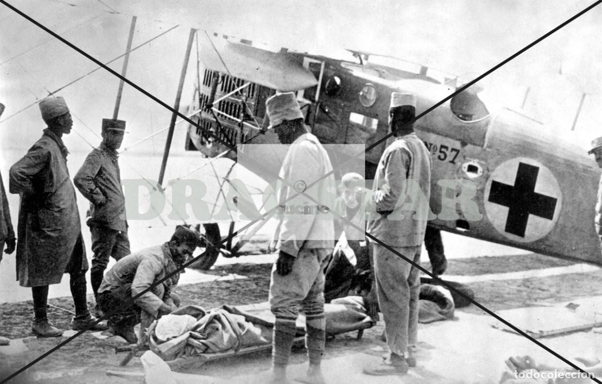 Nuevo: LA GUERRA DE ESPA&Ntilde;A EN AFRICA, SOLDADOS NATIVOS SAHARAUIS SOCORREN A UN HERIDO EN MELILLA TD 81