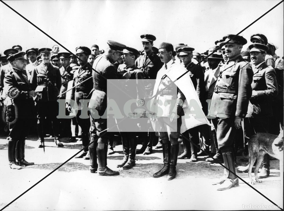 Nuevo: LA GUERRA DE ESPA&Ntilde;A EN AFRICA, ENTREGA CONDECORACI&Oacute;N A FRANCO EN CEUTA O MELILLA TD 82