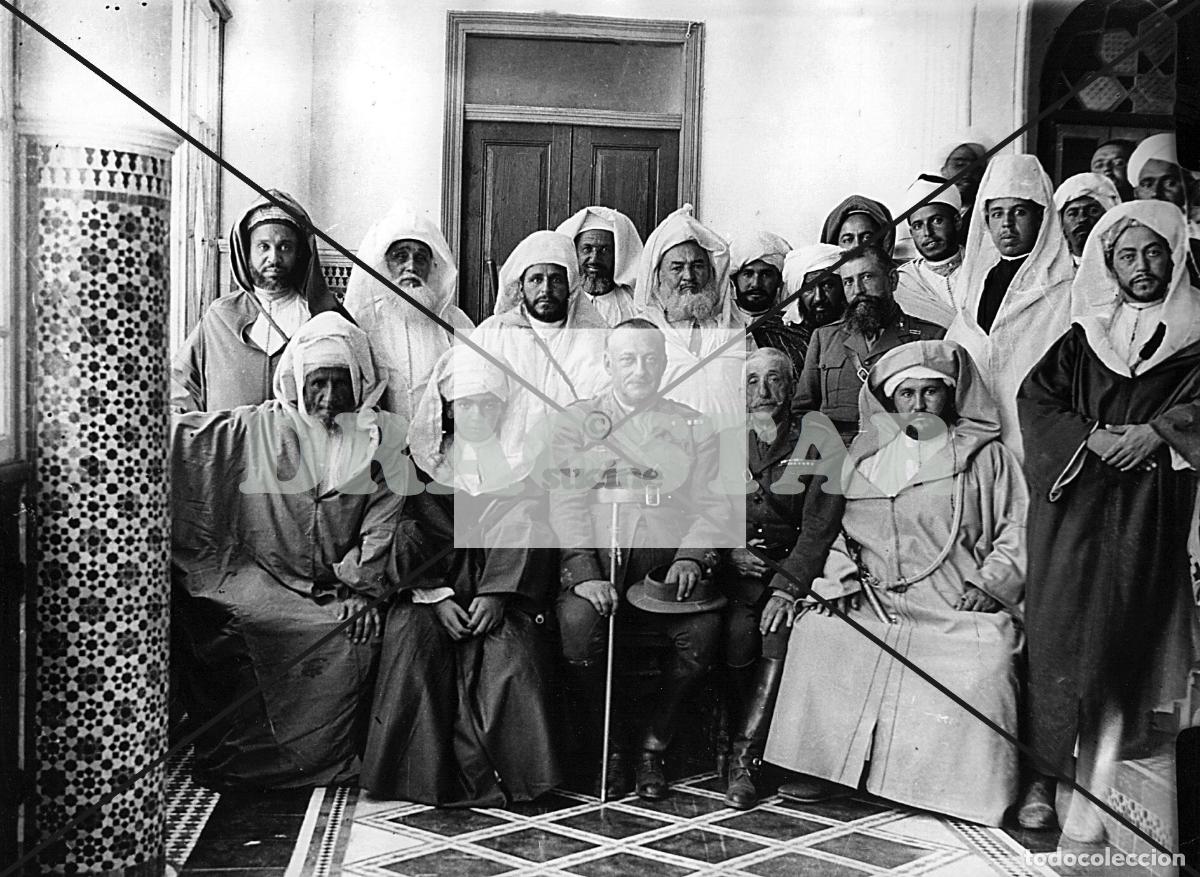 Nuevo: LA GUERRA DE ESPA&Ntilde;A EN AFRICA, OFICIALES Y SAHARAUIS EN CEUTA O MELILLA TD 82