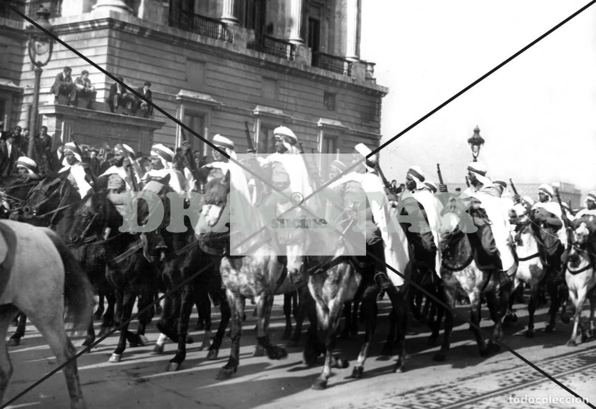 Nuevo: LA GUERRA DE ESPA&Ntilde;A EN AFRICA, DESFILE MILITAR POSIBLEMENTE MADRID TD 82