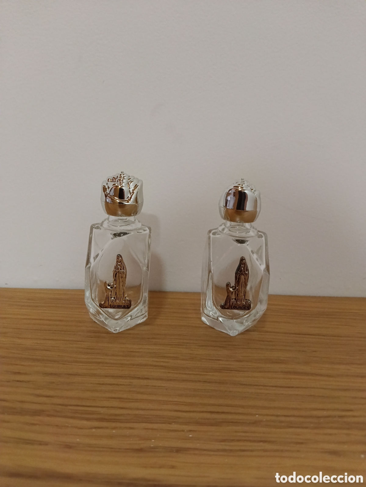 Nuevo: LOTE DE 2 BOTELLAS DE CRISTAL DE LOURDES