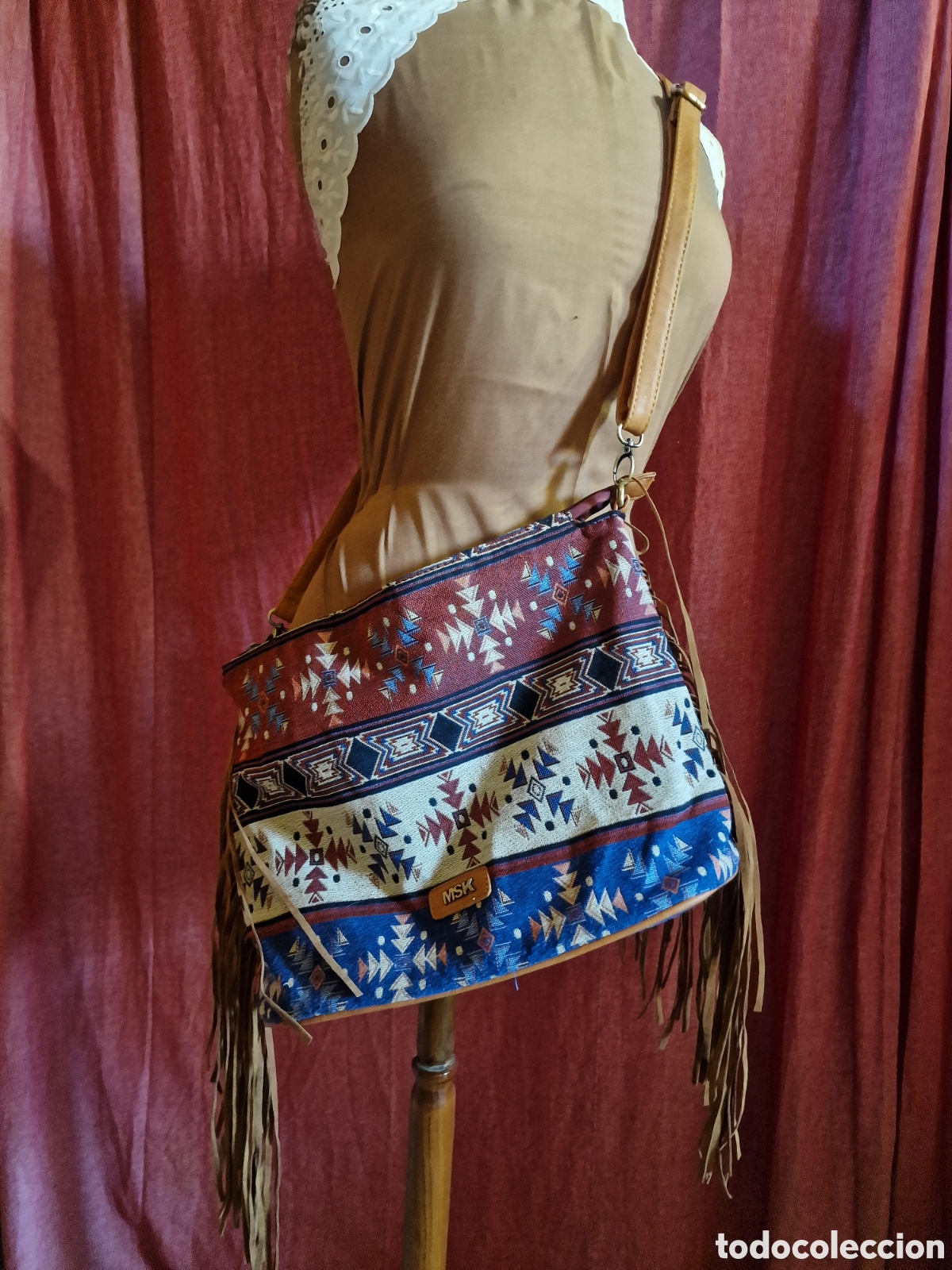 Nuevo: Bonito bolso de tela,marca msk,con flecos