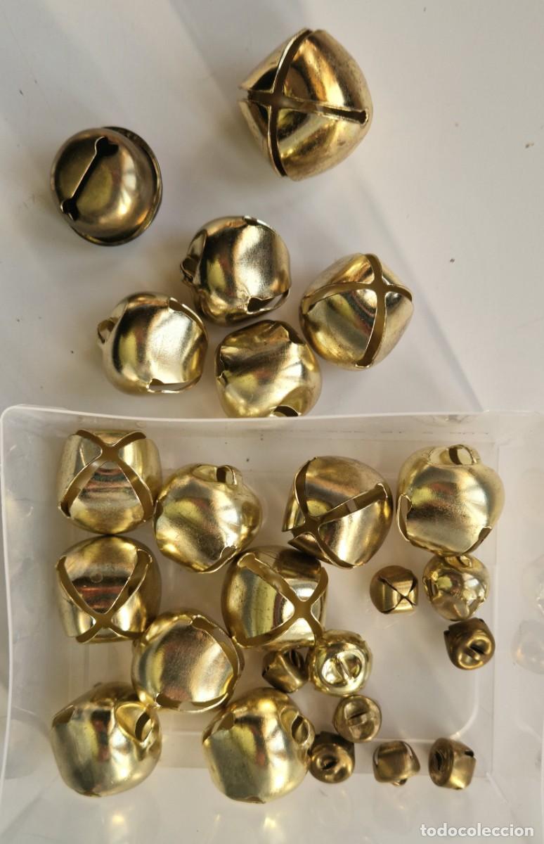 Nuevo: Lote cascabeles, unos 25 unidades de diferentes tama&ntilde;os, metal dorados.