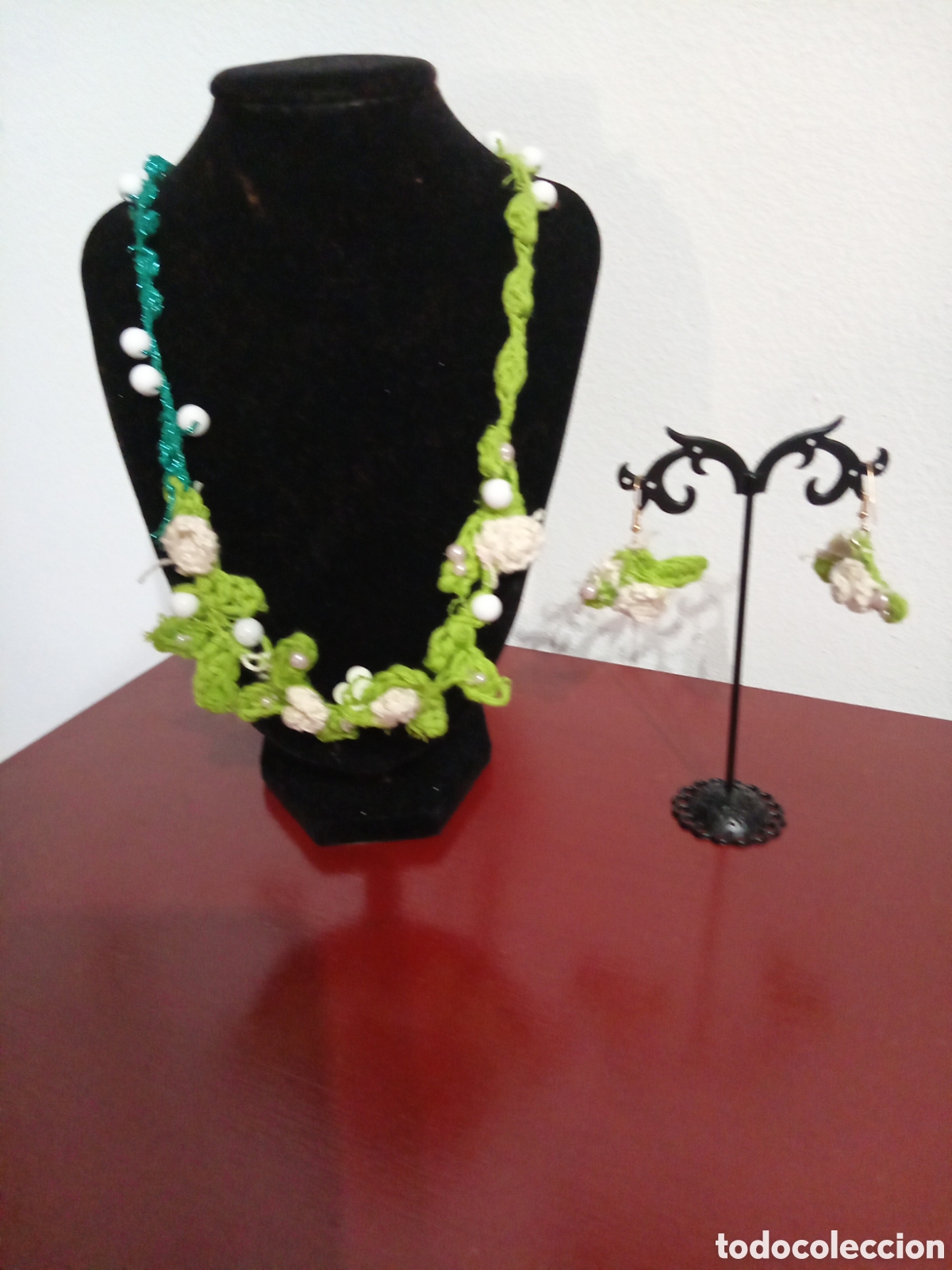 Nuevo: Conjunto de collar y pendientes hechos a mano