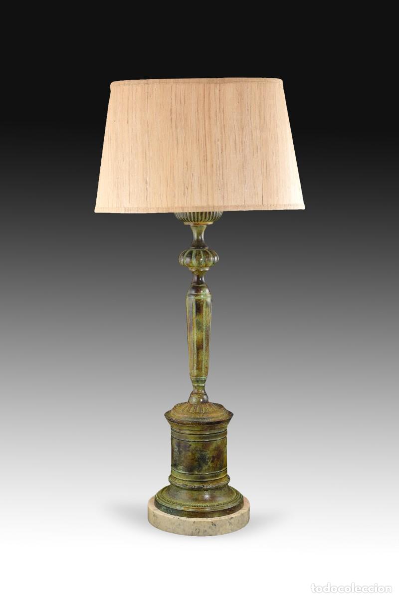 Nuevo: Pie de l&aacute;mpara de mesa. Bronce patinado. Sin pantalla. - Foto 4