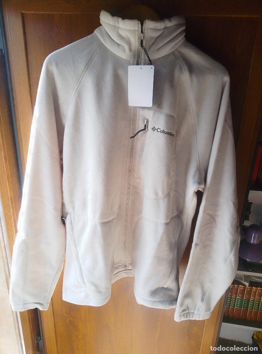 Nuevo: Forro polar Columbia, beis clarito, crema. Talla L. Nuevo con etiqueta