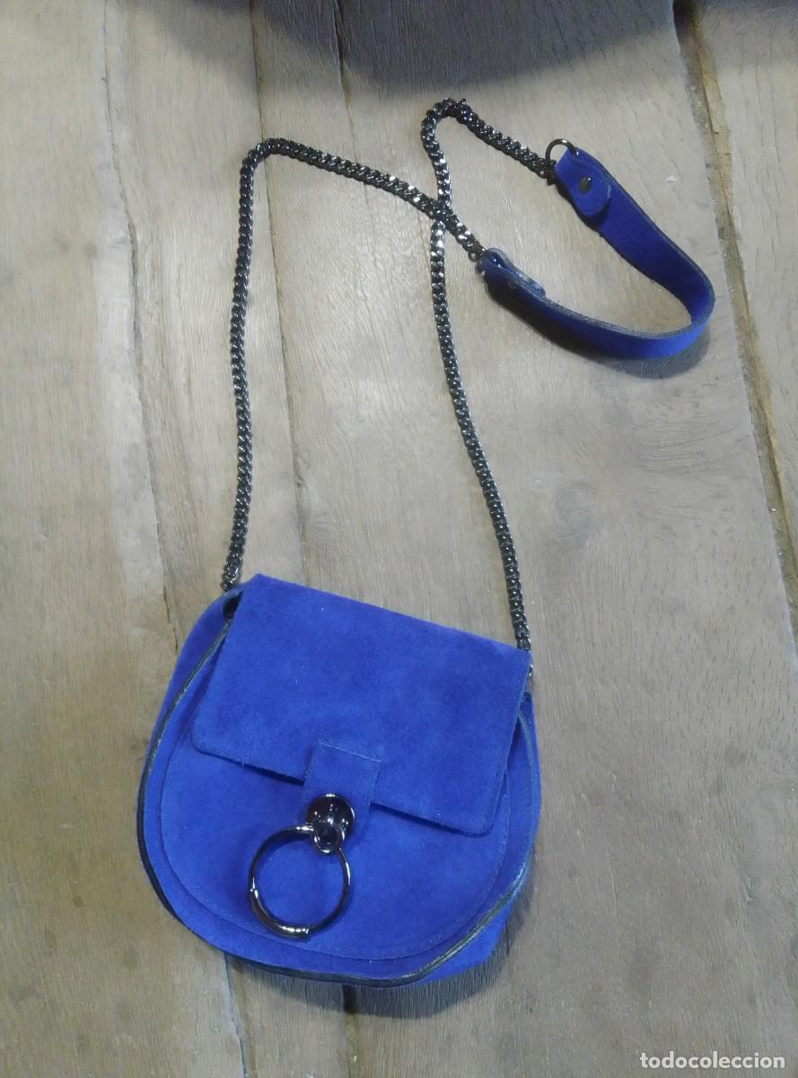 Nuevo: Bolso bolsito bandolera de hombro. Ante. Azul Klein. Asa cadena. Nuevo