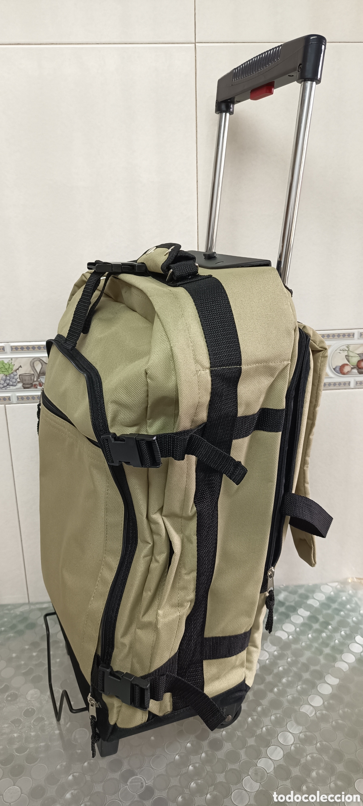 Nuevo: Maleta Trolley Beige completamente NUEVA.