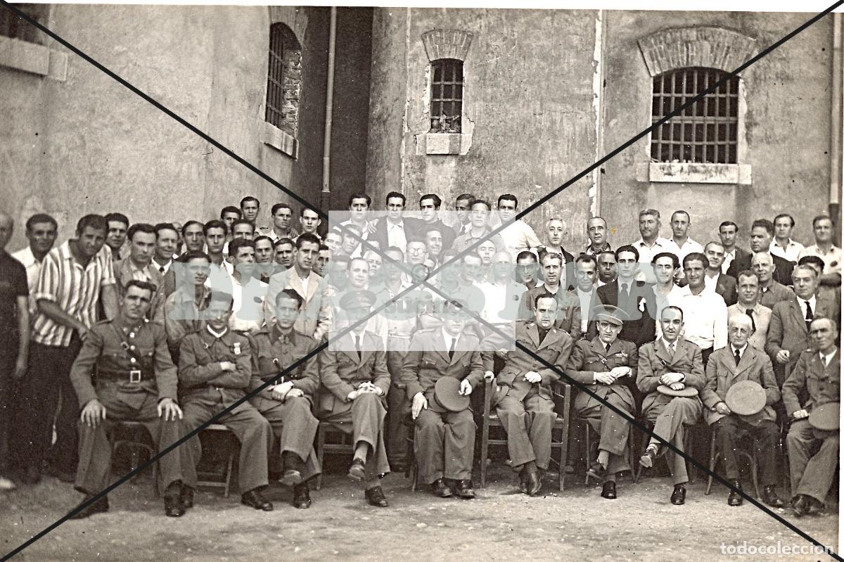 Nuevo: CASTELL&Oacute;N EN EL RECUERDO, GRUPO DE OFICIALES Y PRESOS EN LA CARCEL MODELO EN 1945 TD 85