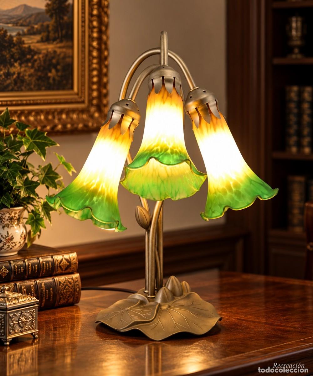 Neu: L&aacute;mpara de mesa con tres tulipas, nen&uacute;fares.