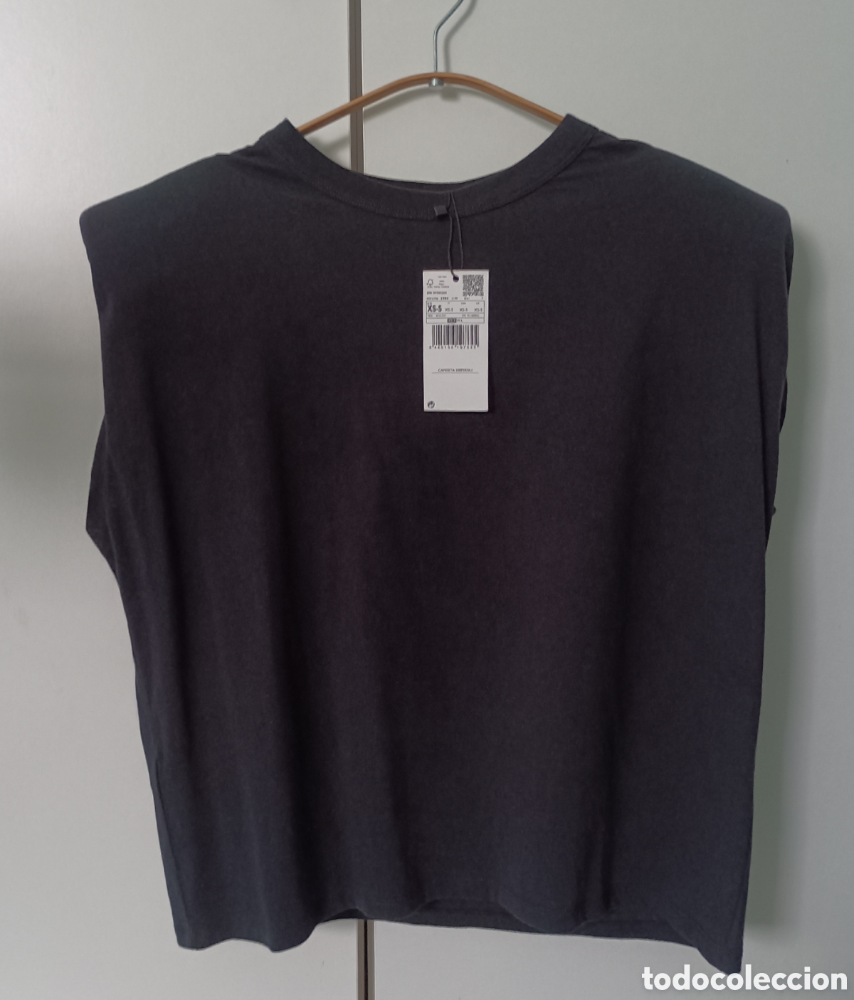 Nuevo: A estrenar ⭐ Camiseta sin mangas negra con hombreras. MANGO Outlet modelo PERNI-I. Talla XS/S. NUEVA