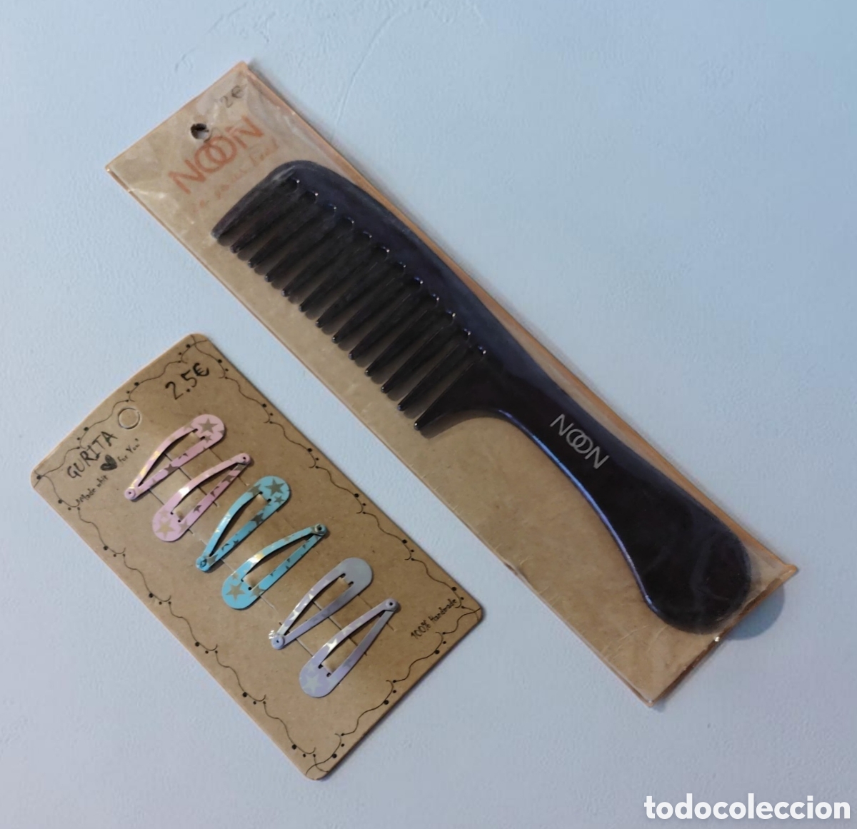 Nuevo: :::: EN23 - LOTE DE PEINE Y CARTON CON CLIPS PELO