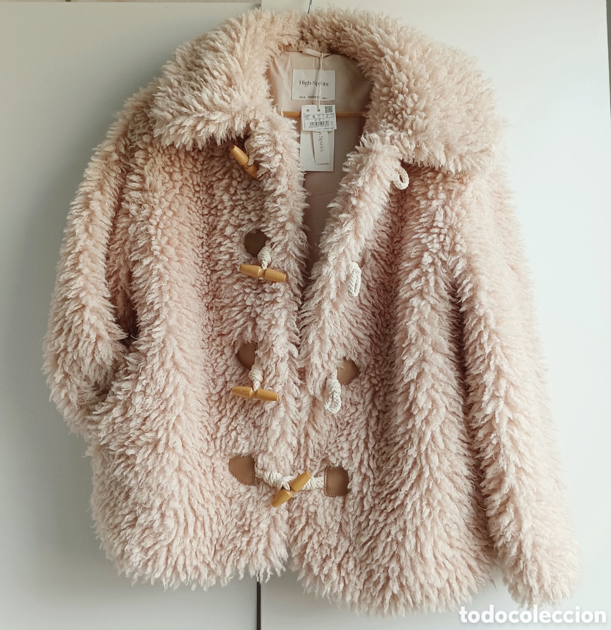 Nuevo: A estrenar ⭐ Precioso abrigo de pelo &laquo;borreguito&raquo;. High Spirits. Talla S. Beige claro. Teddy coat