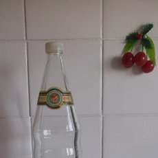 Otras Botellas y Bebidas Antiguas de colección: BOTELLA VACIA LA CASERA-AÑOS 80-90. Lote 103135227