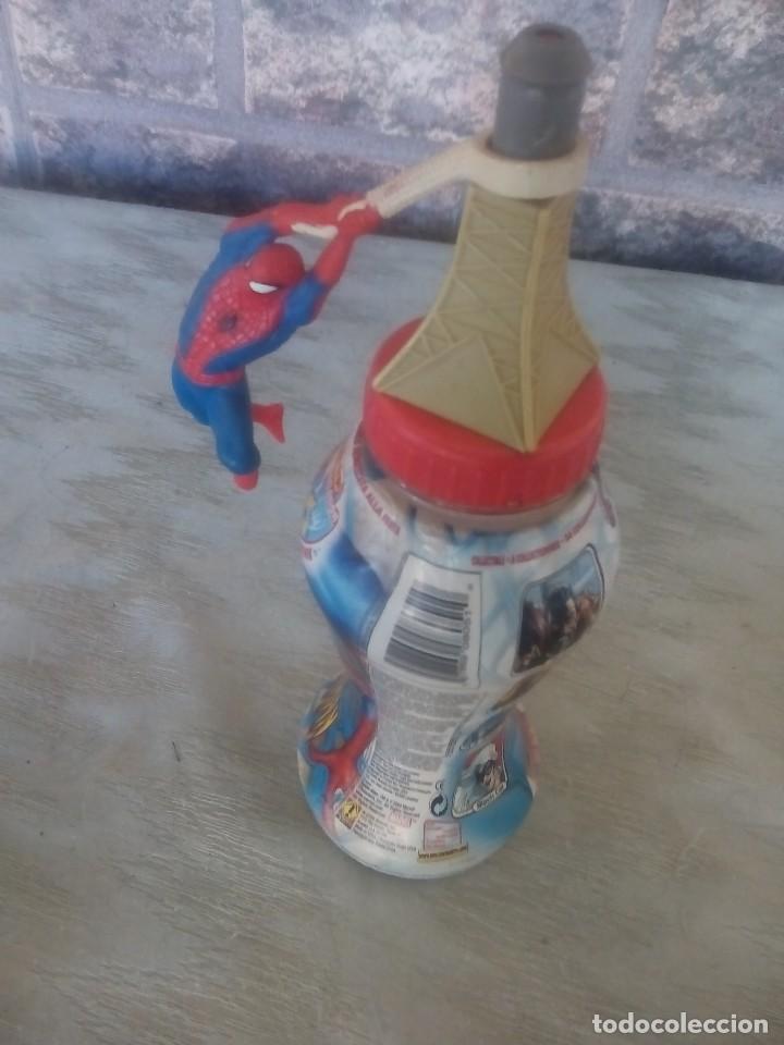 Otras botellas y bebidas antiguas de colecci&oacute;n: botella de super heroe : spider - man - Foto 2