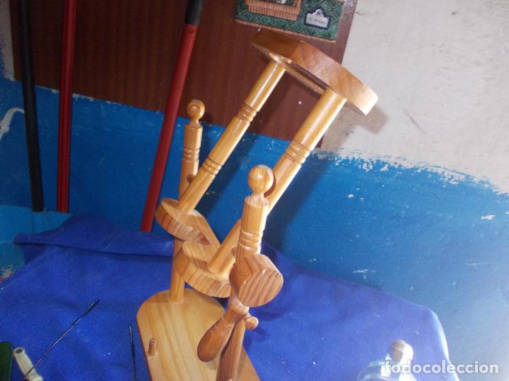 Otras botellas y bebidas antiguas de colecci&oacute;n: botella con mueble - Foto 3