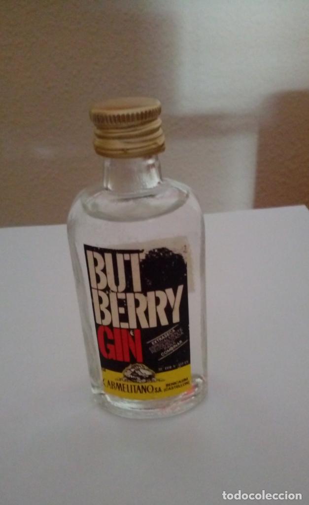 Otras botellas y bebidas antiguas de colecci&oacute;n: Botella Botellita Ginebra BUT BERRY