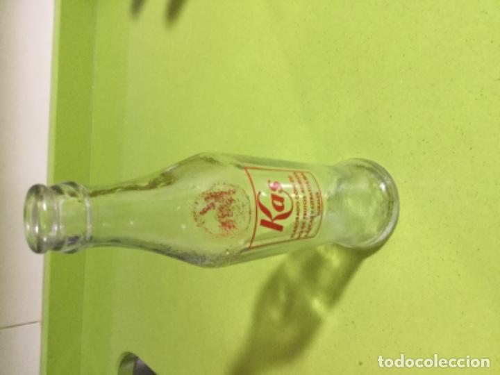 Otras botellas y bebidas antiguas de colecci&oacute;n: Botella Kas - Foto 4