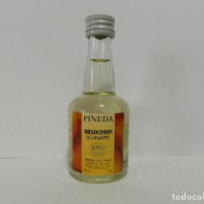 Otras Botellas y Bebidas Antiguas de colección: MINI BOTELLA LICOR MELOCOTON PINEDA SCHNAPPS - BOTELLIN. Lote 148010834
