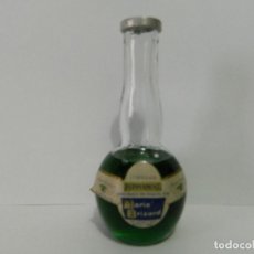 Otras Botellas y Bebidas Antiguas de colección: MINI BOTELLA LICOR PEPPERMINT DE MARIE BRIZARD - BOTELLIN. Lote 148011330