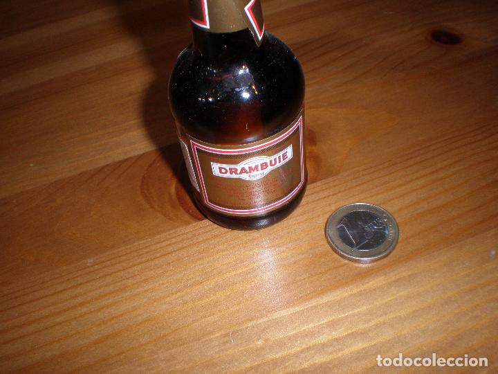 Otras botellas y bebidas antiguas de colecci&oacute;n: DRAMBUIE,MINI BOTELLA - Foto 2