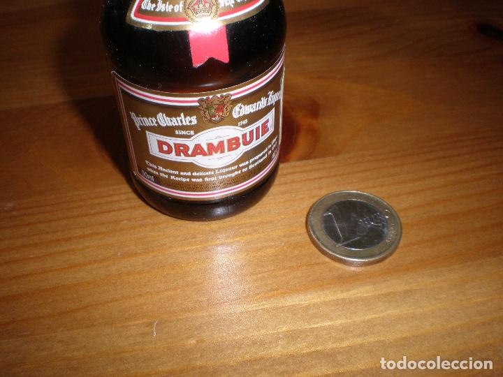 Otras botellas y bebidas antiguas de colecci&oacute;n: DRAMBUIE,MINI BOTELLA - Foto 3