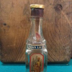 Otras Botellas y Bebidas Antiguas de colección: ANTIGUO BOTELLIN GRAN LICOR MONTSERRAT CASTELL DEL MAS (VACIA)