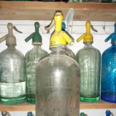 Otras Botellas y Bebidas Antiguas de colección: SIFÓN LA GIRALDA DE CARABANCHEL MADRID // GRABADO AL ÁCIDO CON CABEZA DE PLOMO. Lote 201549116