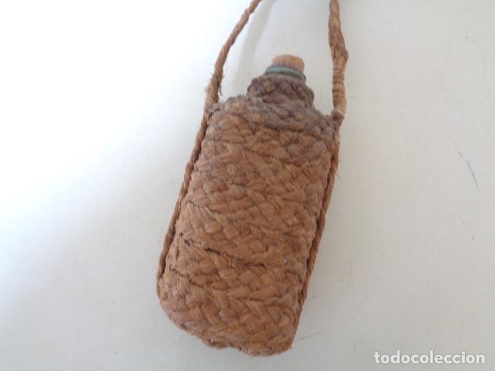 Otras botellas y bebidas antiguas de colecci&oacute;n: botella forrada de esparto, cantimplora - Foto 3