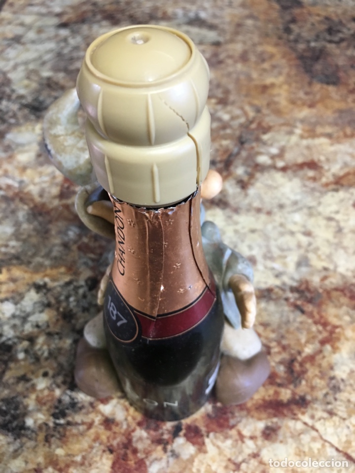Otras botellas y bebidas antiguas de colecci&oacute;n: Botella benjam&iacute;n de chandon 187 - Foto 3