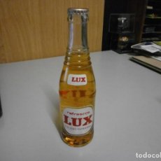Otras Botellas y Bebidas Antiguas de colección: ANTIGUA BOTELLA REFRESCOS LUX CALIDAD EXTRAFINA MADRID LLENA CON SU CHAPA ORIGINAL