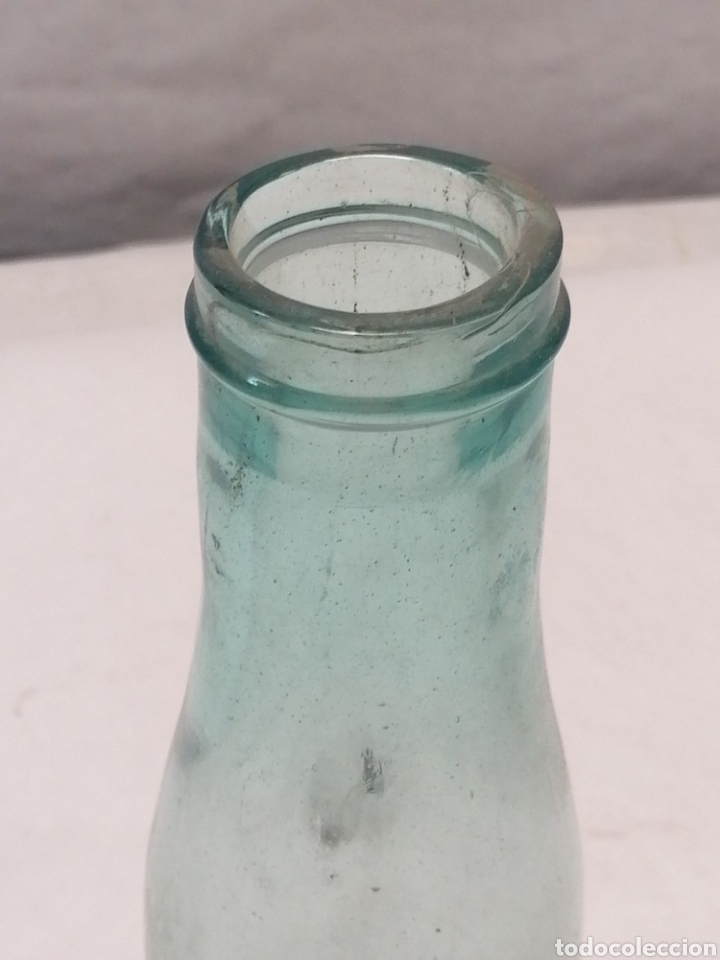 Otras botellas y bebidas antiguas de colecci&oacute;n: Botella leche - Foto 2