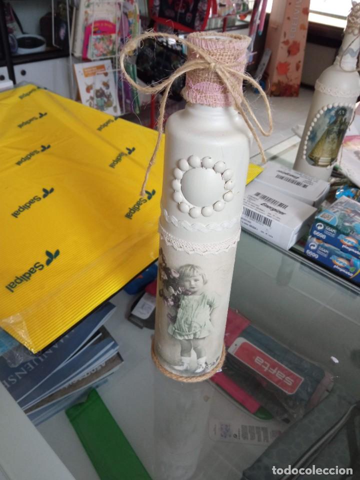 Otras botellas y bebidas antiguas de colecci&oacute;n: Botella d3ecorada - Foto 1