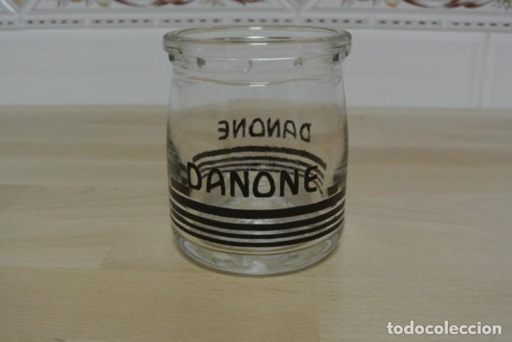 Otras botellas y bebidas antiguas de colecci&oacute;n: ANTIGUO VASO DE DANONE , ENVASE A DEVOLVER - Foto 1