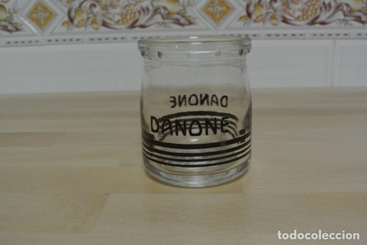 Otras botellas y bebidas antiguas de colecci&oacute;n: ANTIGUO VASO DE DANONE , ENVASE A DEVOLVER - Foto 2