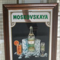 Otras Botellas y Bebidas Antiguas de colección: ESPEJO ESMALTADO ENMARCADO PUBLICIDA VODKA MOSKOVSKAYA