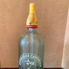 Otras Botellas y Bebidas Antiguas de colección: ANTIGUO SIFON... ESPUMOSOS CAMPRECIOS. VALLVIDRERA. CAPUCHON DE PLASTICO. Lote 388802494